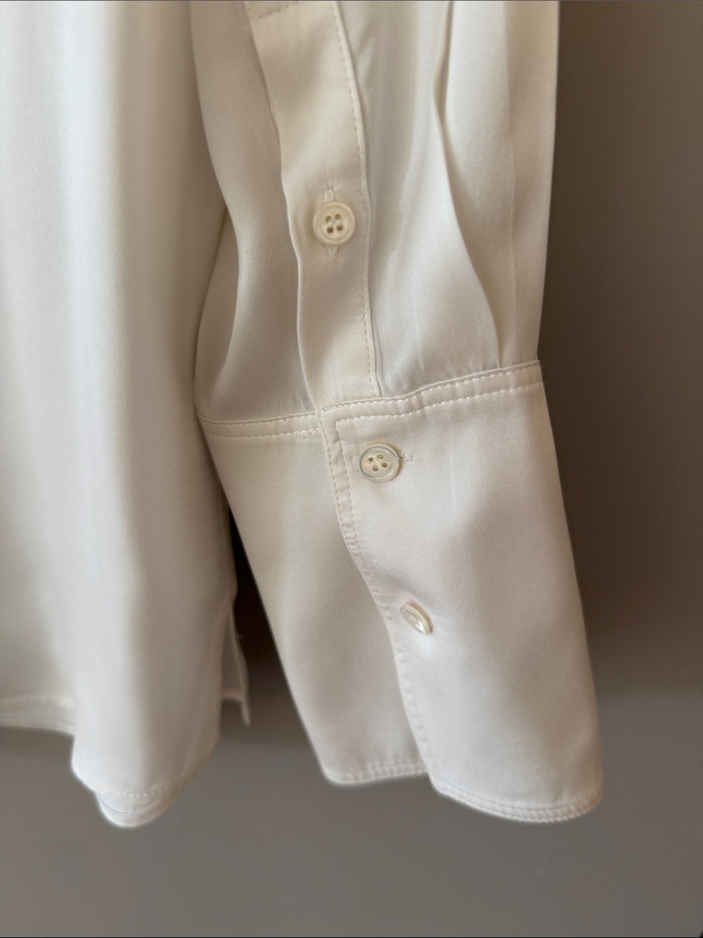 FRAME women’s cream ivory button down silk shirt size s small like new - Picture 3 of 8